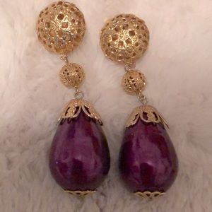 Vintage looking earrings goldtone tone pear 🍐 drops in purple